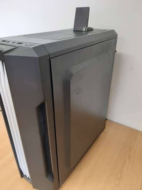 GAMING PC - I5 8400 / Z370 MB /  RX580 8G / 16GB CORSAIR VENGEANCE RAM / 240GB SSD/ 1TB HDD/ WIN 10